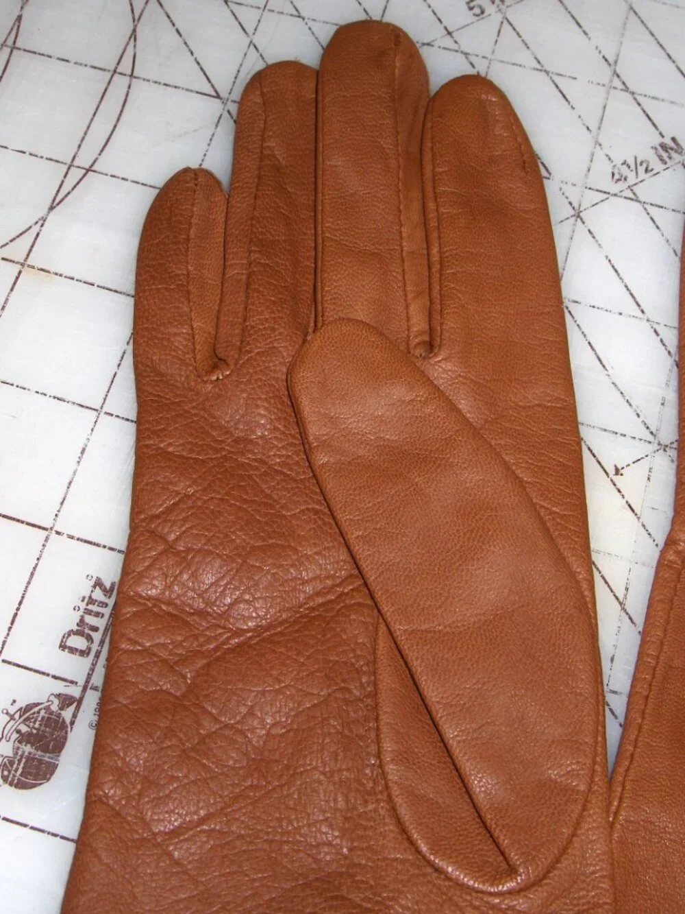 Leather gloves, Silk Lined, Fownes. 6 1/2